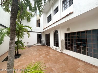 Casa con Local Comercial