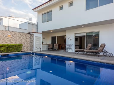 Casa Cutzmala