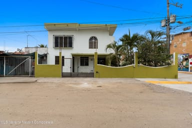 Mega Esquina Valle Dorado