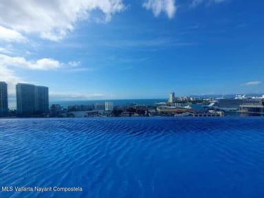 Condo Jade Zoho Skies T2