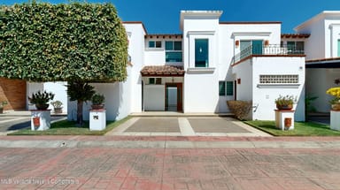VILLA ESMERALDA