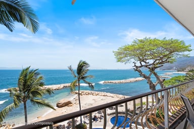 Condo Playa Esmeralda 405