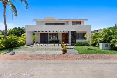 CASA CIPRES 188