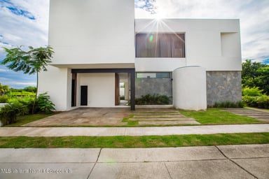 VILLA MANGO