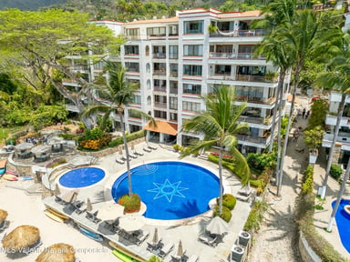 Condo Playa Esmeralda 103